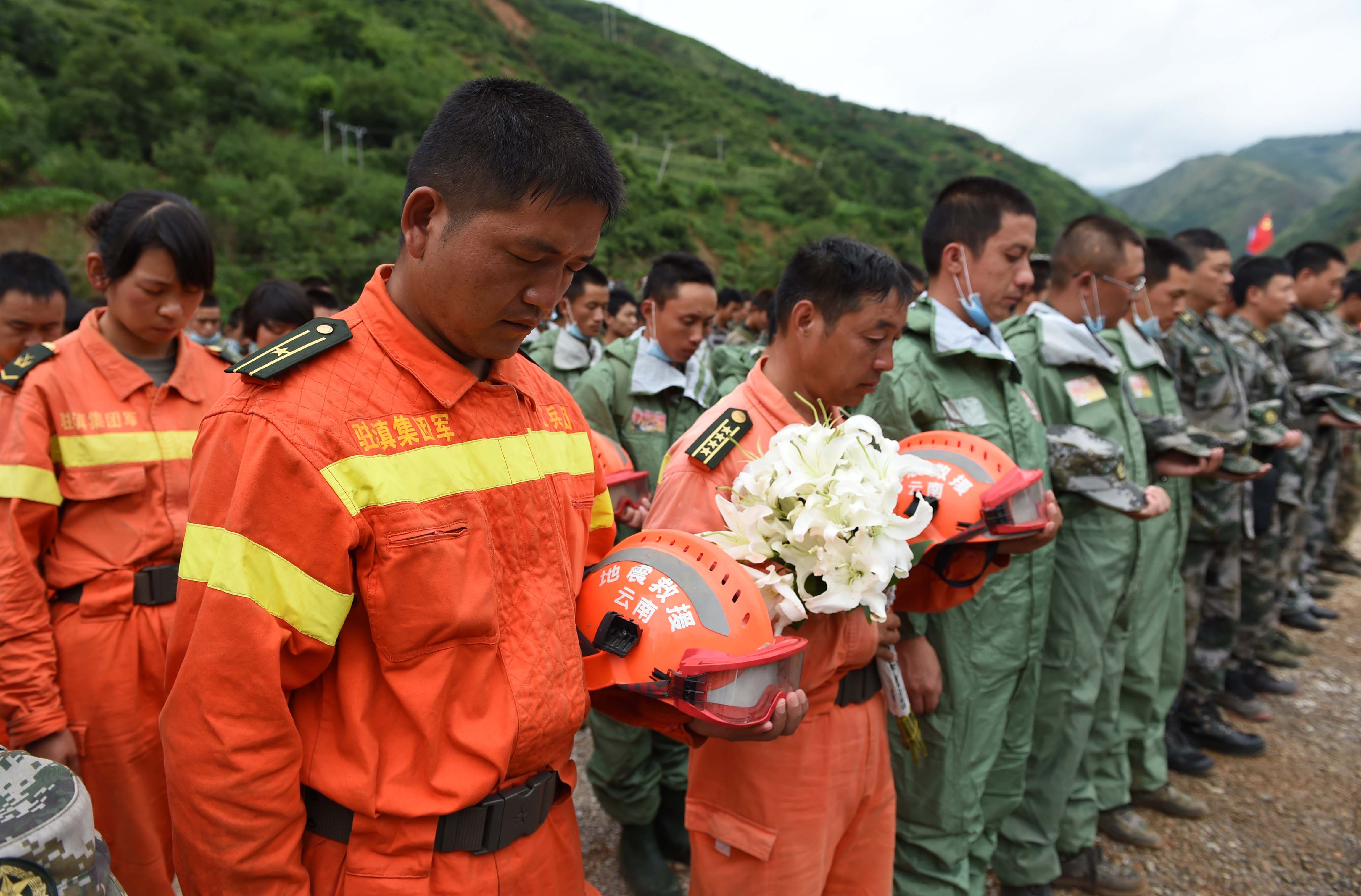 哀悼云南鲁甸地震遇难同胞仪式在鲁甸县城举行