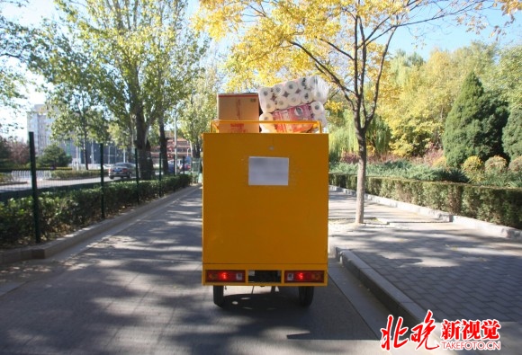 北京快递送水三轮车暂不扣留 要以合法的方式