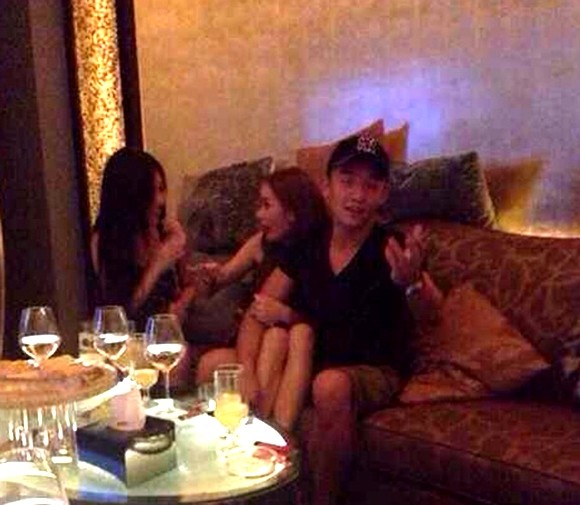 夜店小王子郑恺曝寻欢照 摸美女辣妈细腿前女友宋亮跟过王思聪 | 北晚新视觉