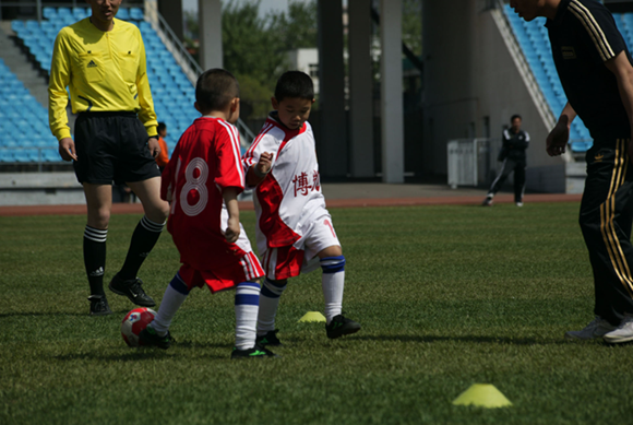 北京校园足球发展方案近期公布实施 明年足球