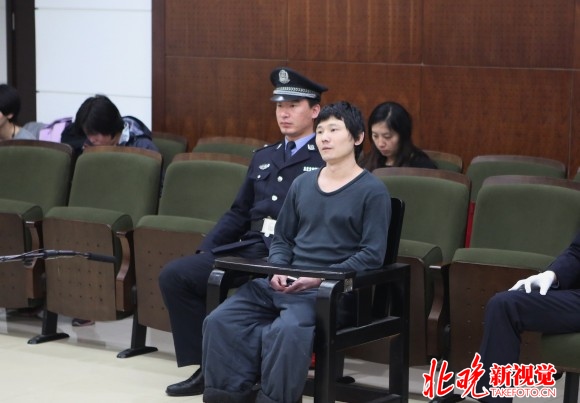 男子吸毒后驾车在南二环主路逆行 妹妹哭诉辩