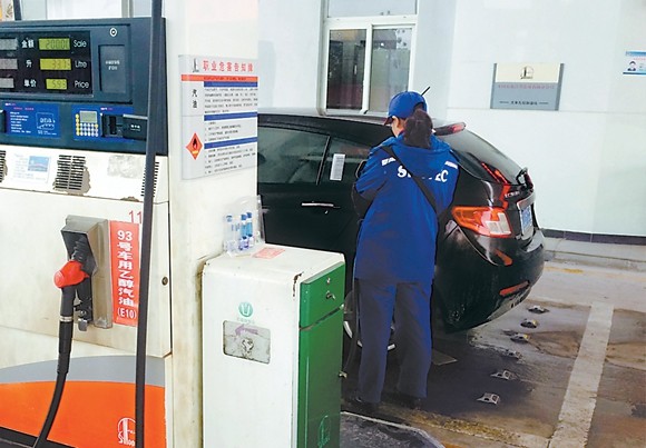 加一箱油熄四次火乙醇汽油爱你不易 酒精汽油