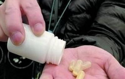  请人拍照突然跳崖  网友:求其心理阴影面积 | 北