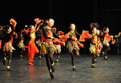 大学生研制网购神器拍照就能测脚码 拍你丫A