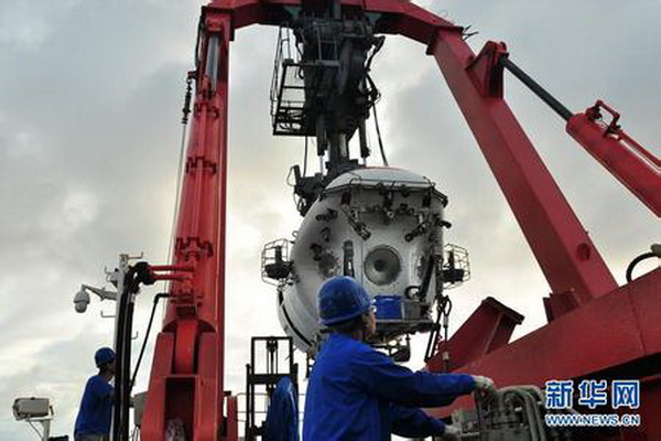 蛟龙号结束雅浦海沟下潜 发现优势物种白色小