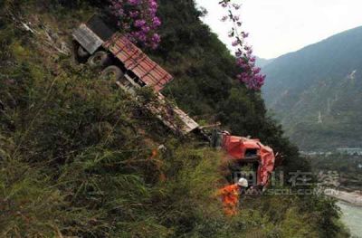 公款吃喝不降反升 大操大办婚丧喜庆已成为四