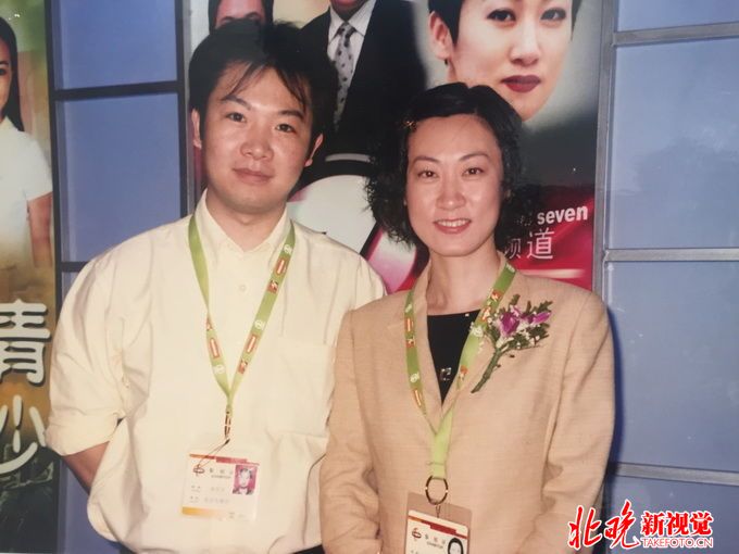 2002年开始,汤军军和刘元元,李向显等共同主持生活频