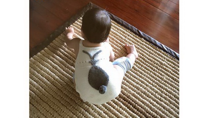 章子怡呼吁科学关爱宝宝 醒醒背影超萌母爱满