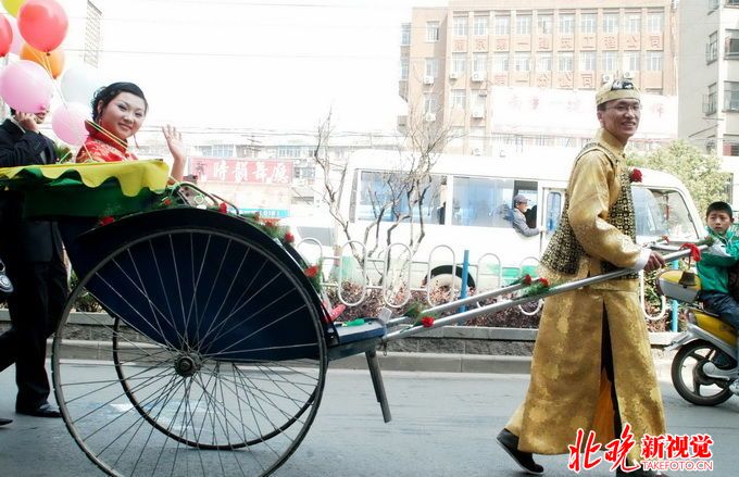 《黄包车夫歌》人力车夫也有自己的歌