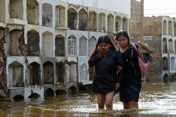 秘鲁酒店暴雨倒塌图片