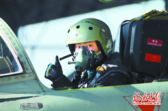 空军今年招35名女飞行学员 女高中毕业生可报