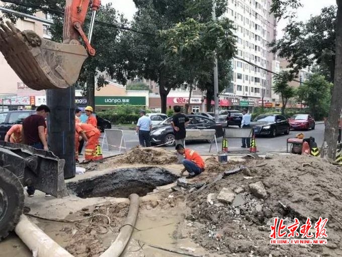北京朝阳百子湾附近路面塌陷 今晨交通已恢复