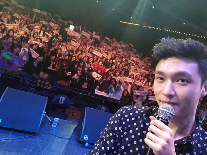 张艺兴提问粉丝 网友:问题问得实在答案答得真诚没毛病