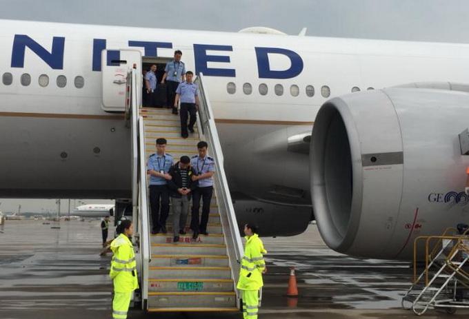 三非人员遣送出境 被顺利移交给越南边防部门