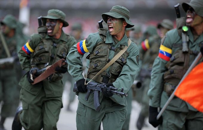 委内瑞拉军演对抗美国威胁 军迷:哪里有美国制