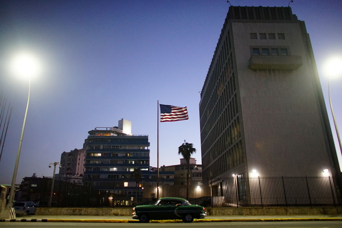 美国驻古巴大使馆人员规模缩减过半:因声波门