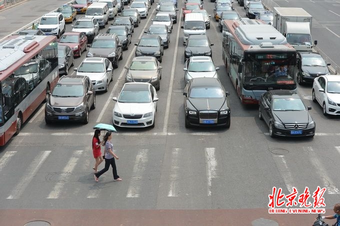 北京明年研究试点斑马线前挪 可使行人对向行