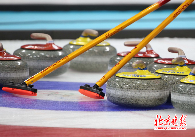 中国冰壶混双组合世锦赛连登领奖台 平昌冬奥