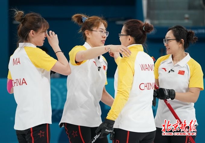 中国女子冰壶4比8不敌瑞典 失误加保守输得太