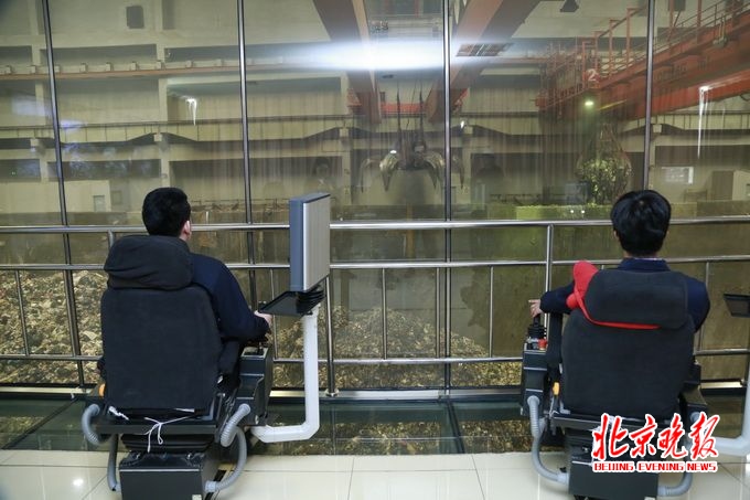 北京朝阳清洁焚烧中心 每天1800吨生活垃圾浴