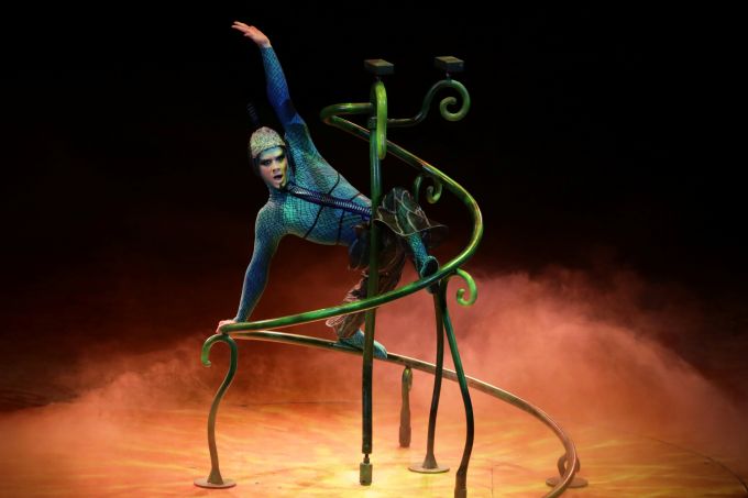 太阳剧团空中飞人坠落舞台不治身亡 曾表示是