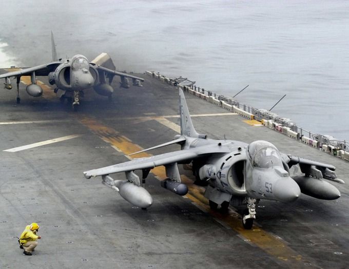 美战机训练坠毁飞行员弹射逃生 军迷:老掉牙的