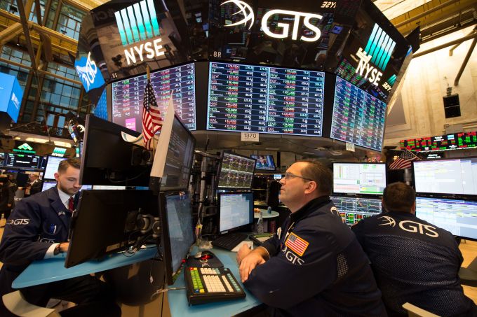 中美贸易摩擦升级 美国三大股指全线下跌逾2%