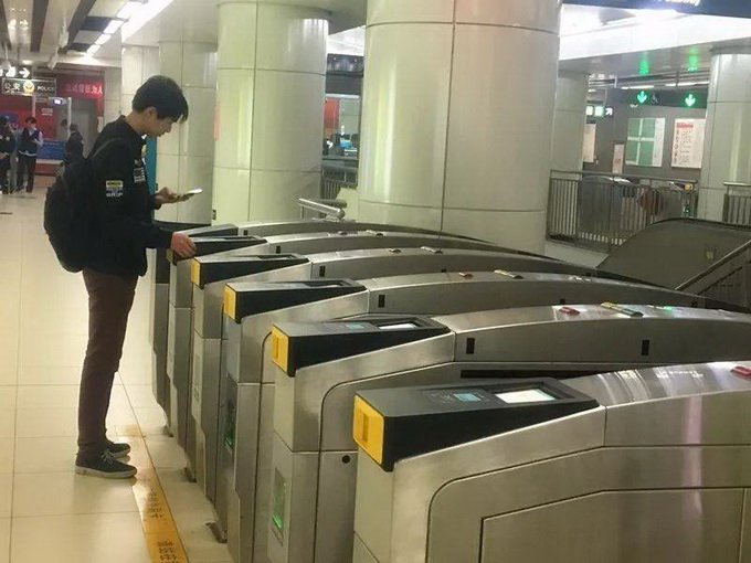 北京地铁全网扫码乘车第一天 掌握这几步出门