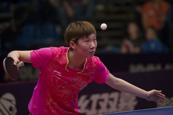 世乒赛战报:王曼昱遭大赛首败 哪里跌倒就从哪