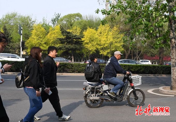 北京整治"黑摩的"尚未完成"电二轮"又加入非法运营市场