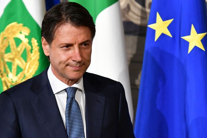 不满新政府内阁成员被否决 意大利民粹派党魁