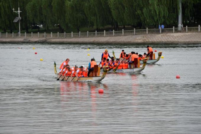 2018年北京国际龙舟邀请赛:迎端午通惠河雨中