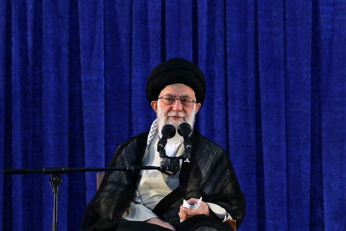 伊朗最高领袖声援总统 认定与美国谈判是错误