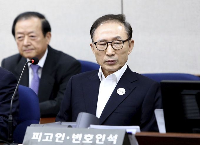 韩国检方要求对李明博判刑20年 前总统涉嫌收受贿赂等十几项罪名