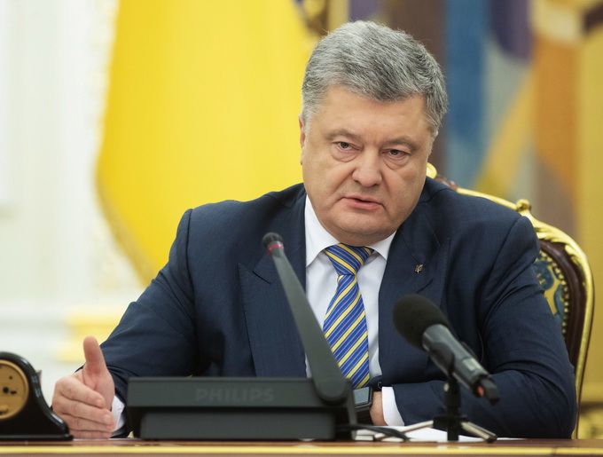 俄乌海峡事件发酵乌克兰总统宣布全国戒严30天