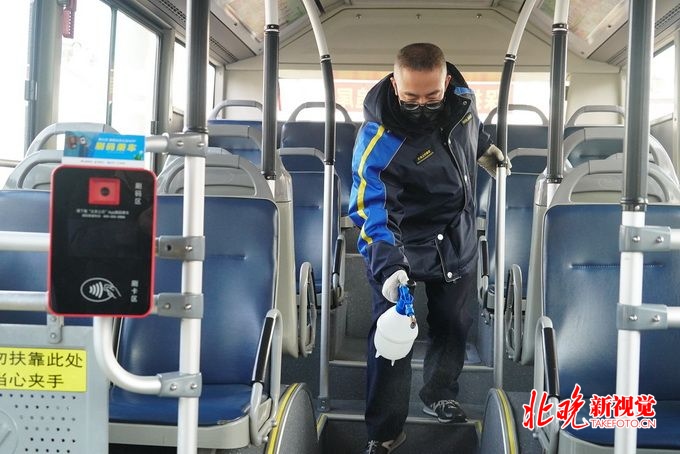 北京公交▲@北京市民，受降雨影响，北京26条公交线路停驶