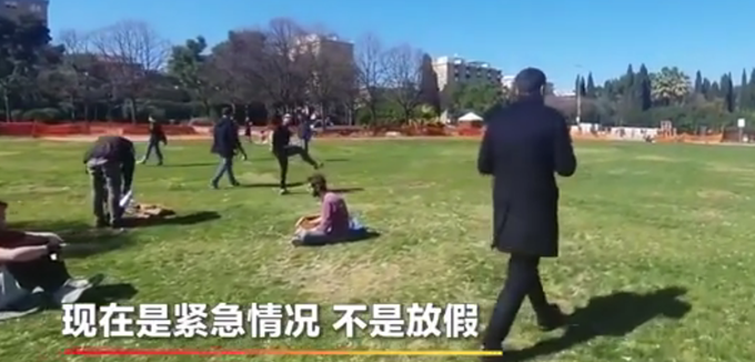 [推荐]硬核！菲律宾抬棺材宣传防疫：要么在家待着，要么在棺材里躺着！