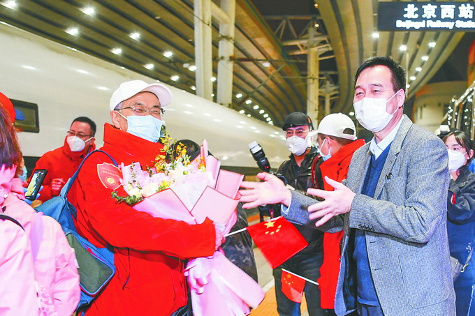 「主打」英雄凯旋！北京迎来第一支回归的驰援武汉医疗队