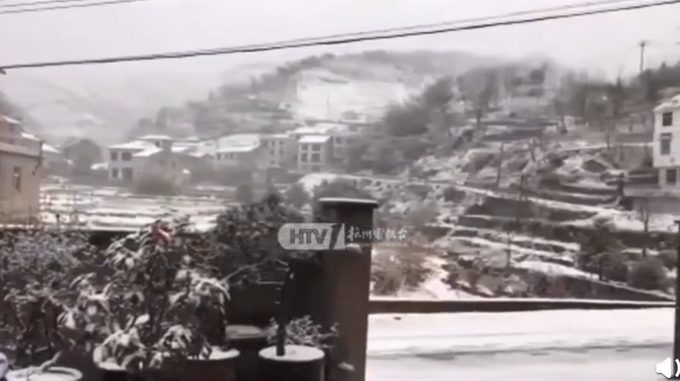 『推荐』你没看错！杭州南京下雪了！网友：前几天还热得能穿短袖……