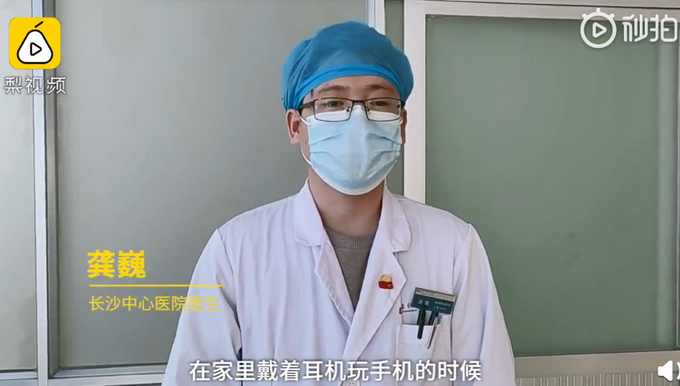 推荐■长沙16岁少年在家玩手机被雷击中，当场晕厥，网友感到难以置信