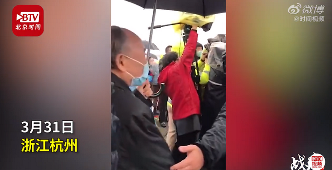 【推荐】李兰娟返杭丈夫郑树森院士接机，这一幕让网友直呼：干了这杯“狗粮”