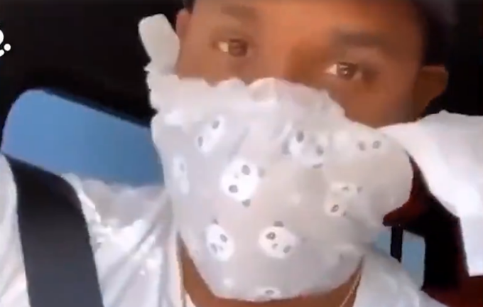 「口罩」瞧把美国人逼成啥样了！爸爸用女儿纸尿裤当口罩