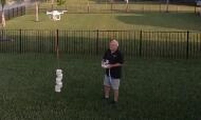 厕纸@美国男子用无人机给邻居送厕纸，此前警方曾这么呼吁没厕纸
