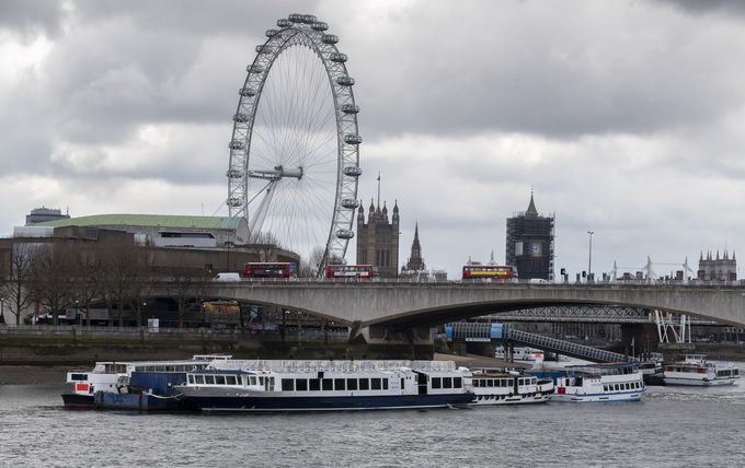 『推荐』伦敦一医院73名医护确诊，致318名员工自我隔离