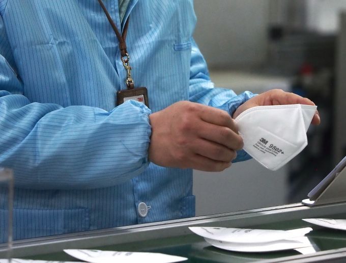 [推荐]称将出台佩戴口罩规定后，特朗普：3M公司将付出巨大代价