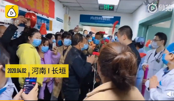 『推荐』援鄂男医生结束隔离回医院被举高高，办公室布置得像新房！评论亮了