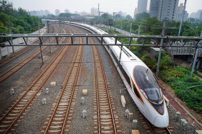 主打■全国铁路将实施新旅客列车运行图，多条进出京铁路4月起陆续调整