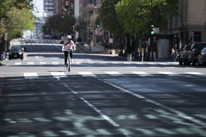 「推荐」华人医生直击美国疫情：暴发或源于早期“不以为然”