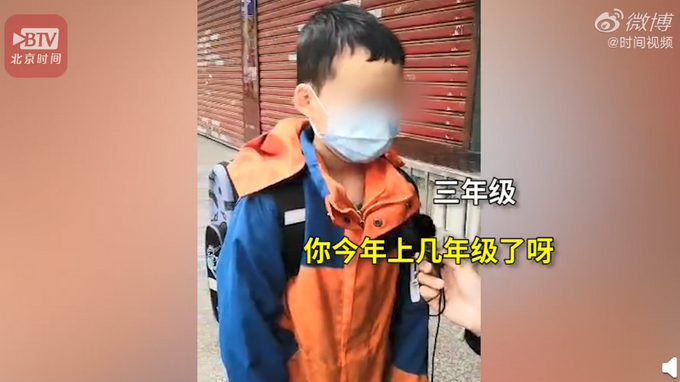 [推荐]“妈妈打工，爸爸是盲人”小学生记错开学时间独自上学，原因心酸