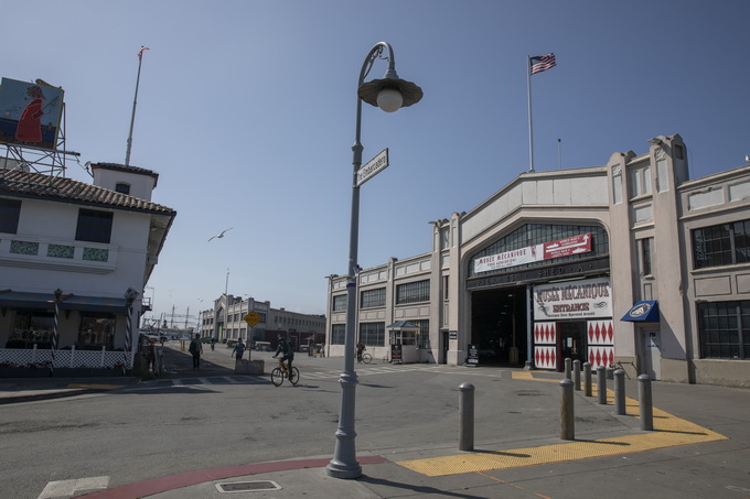 推荐■被中美家庭“拉扯” 的留学生：“美国老爸”看淡生死，亲生父母让我赶紧回家